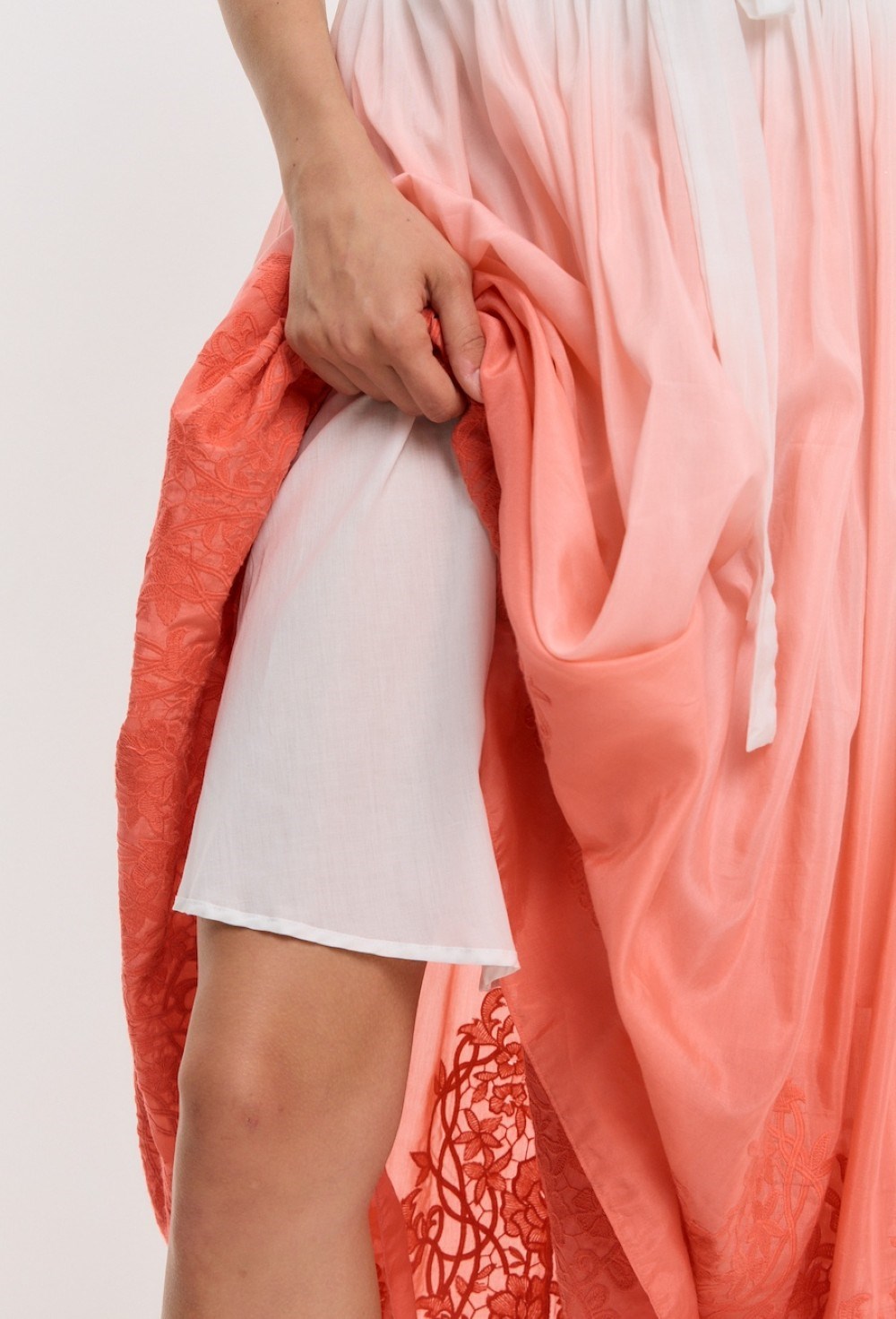 Платье в пол с из градиентного шелка с шитьем - фото 115384