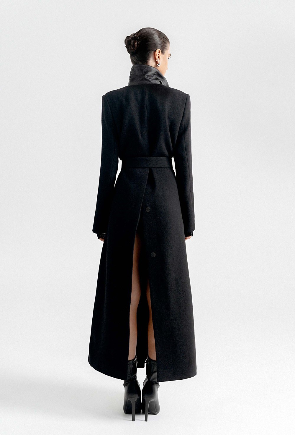 Пальто c разрезом - фото 116743