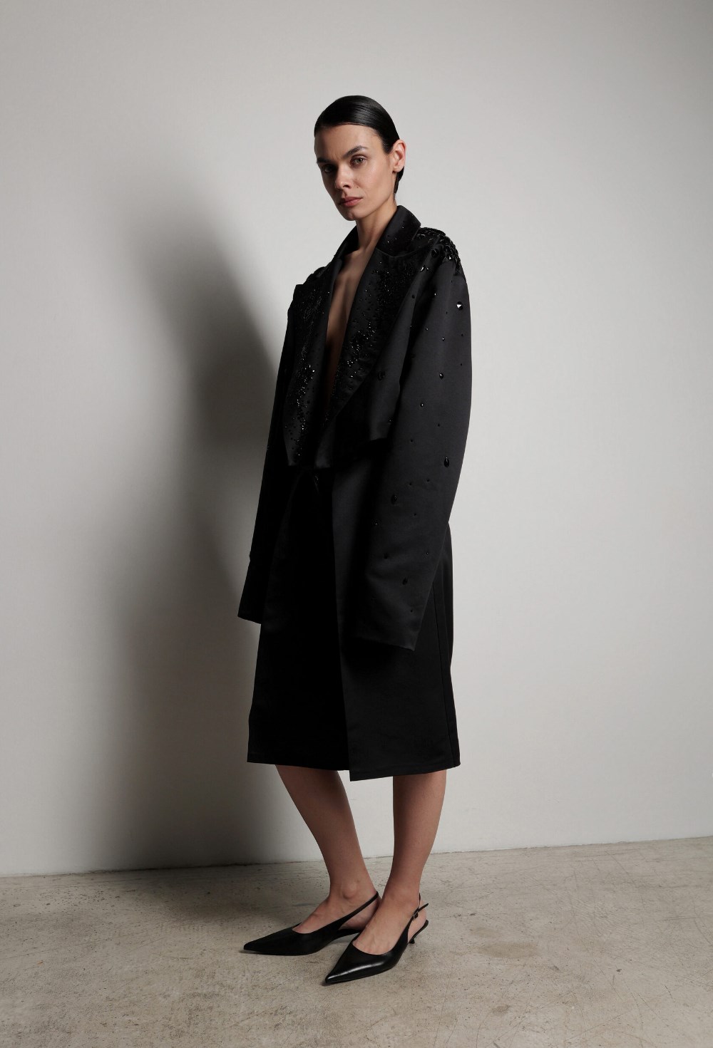 Жакет укороченый со стразами - фото 117210