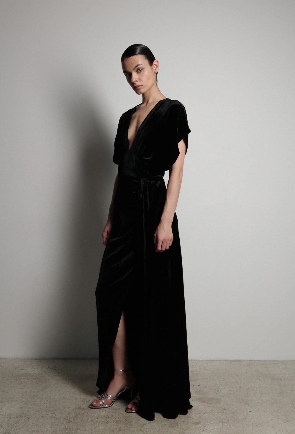 Платье бархатное макси с разрезом - фото 117233