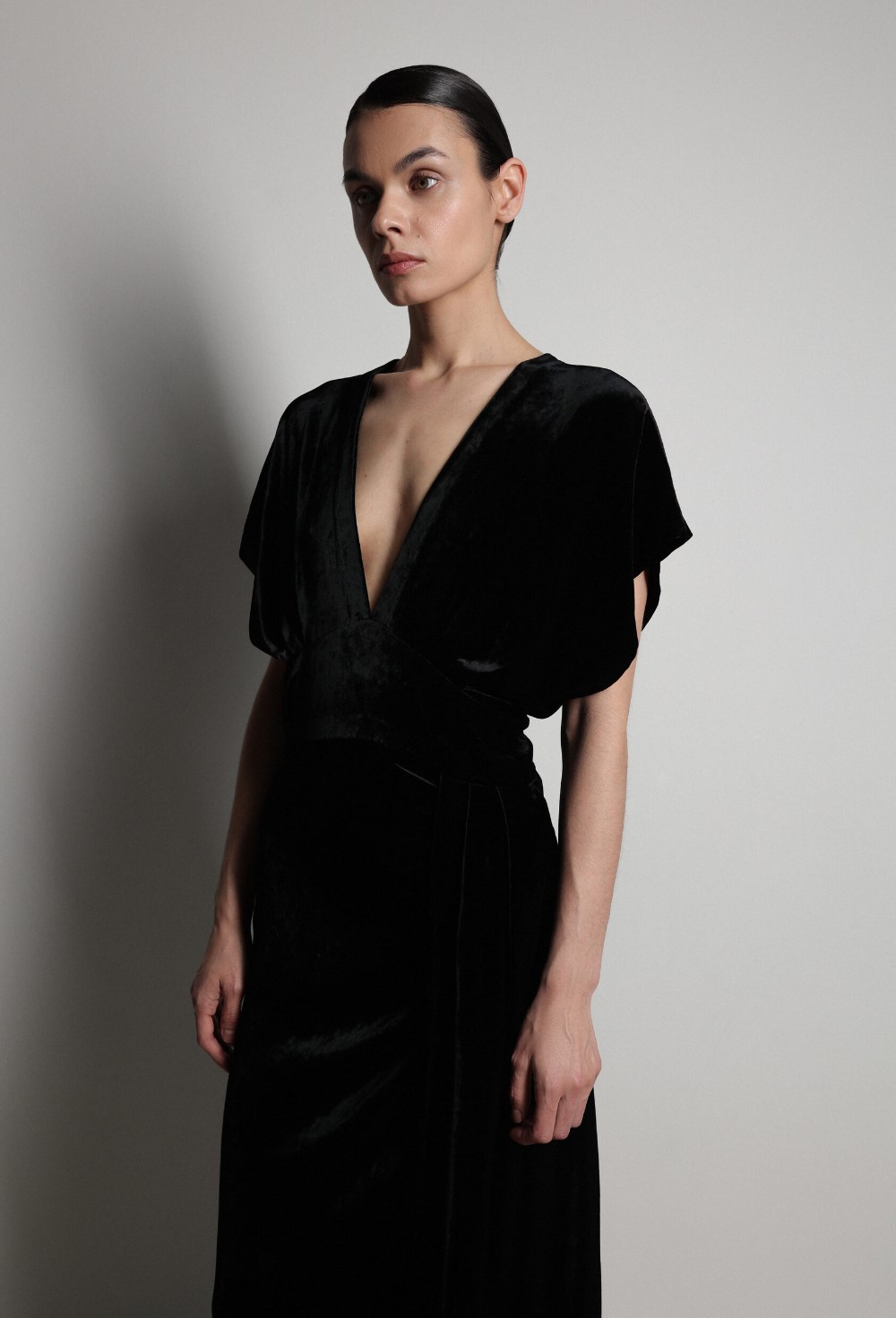 Платье бархатное макси с разрезом - фото 117236