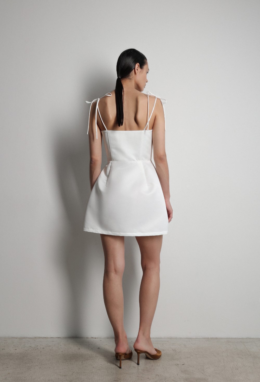 Платье мини - с цветами - фото 117315