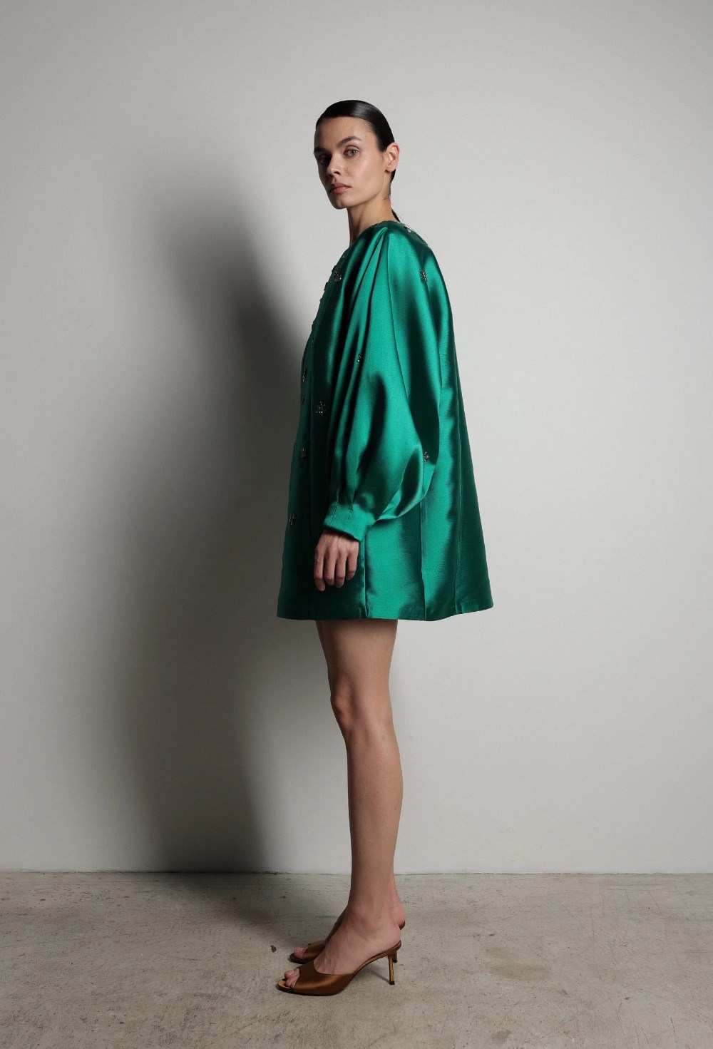 Платье зеленое мини со стразами - фото 117378