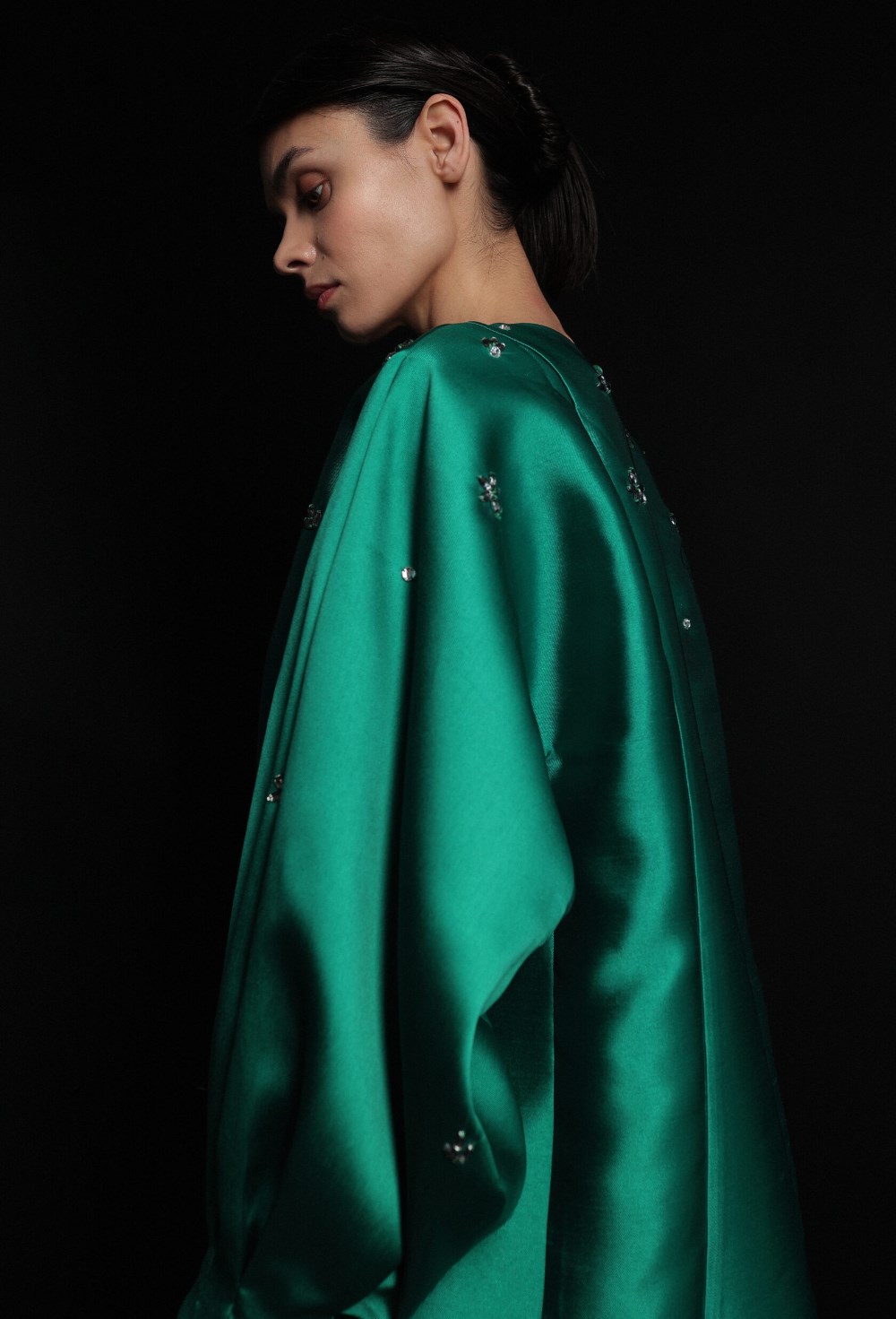 Платье зеленое мини со стразами - фото 117381