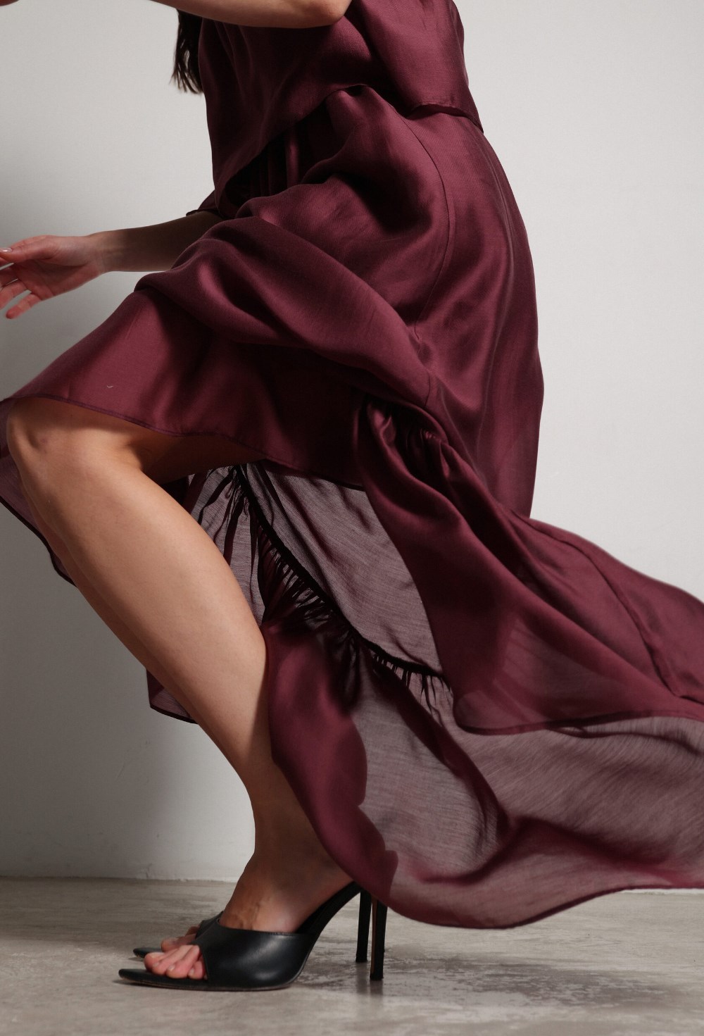 Платье миди с открытыми плечами - фото 117431