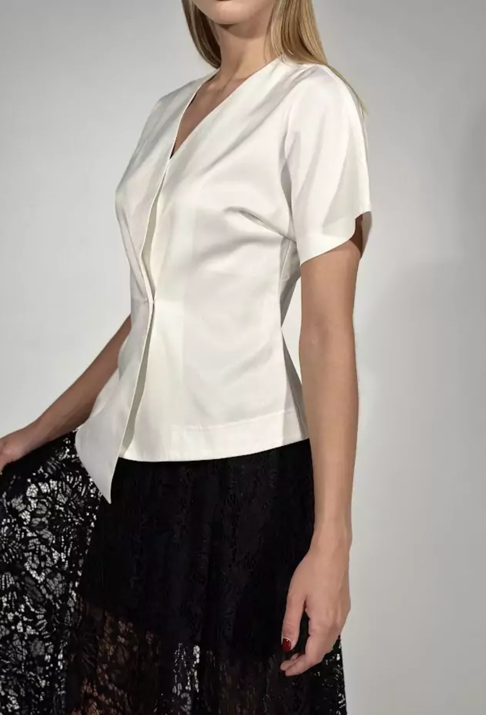 Блуза с акцентной пуговицей ivory - фото 118458