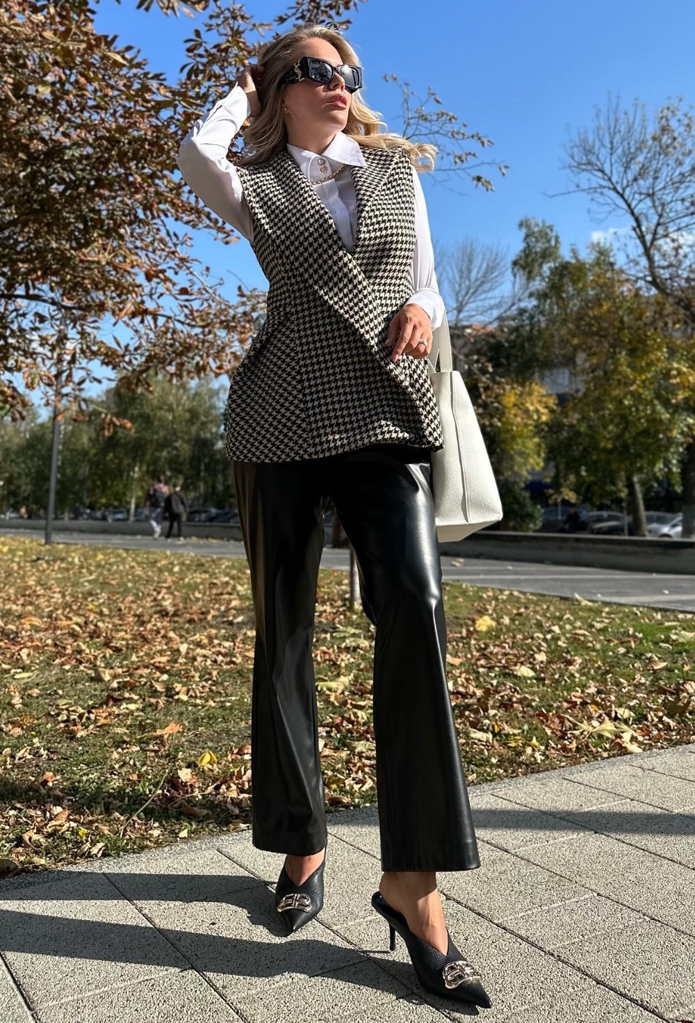 Брюки из эко-кожи - фото 118491