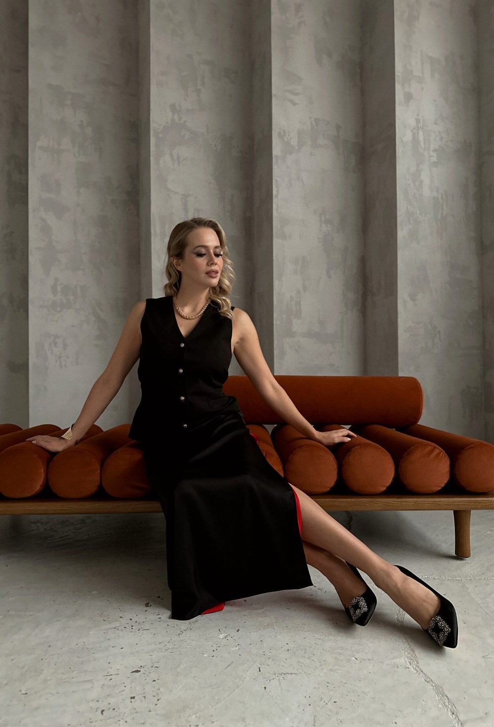 Жилетка из костюмной вискозы - фото 118569