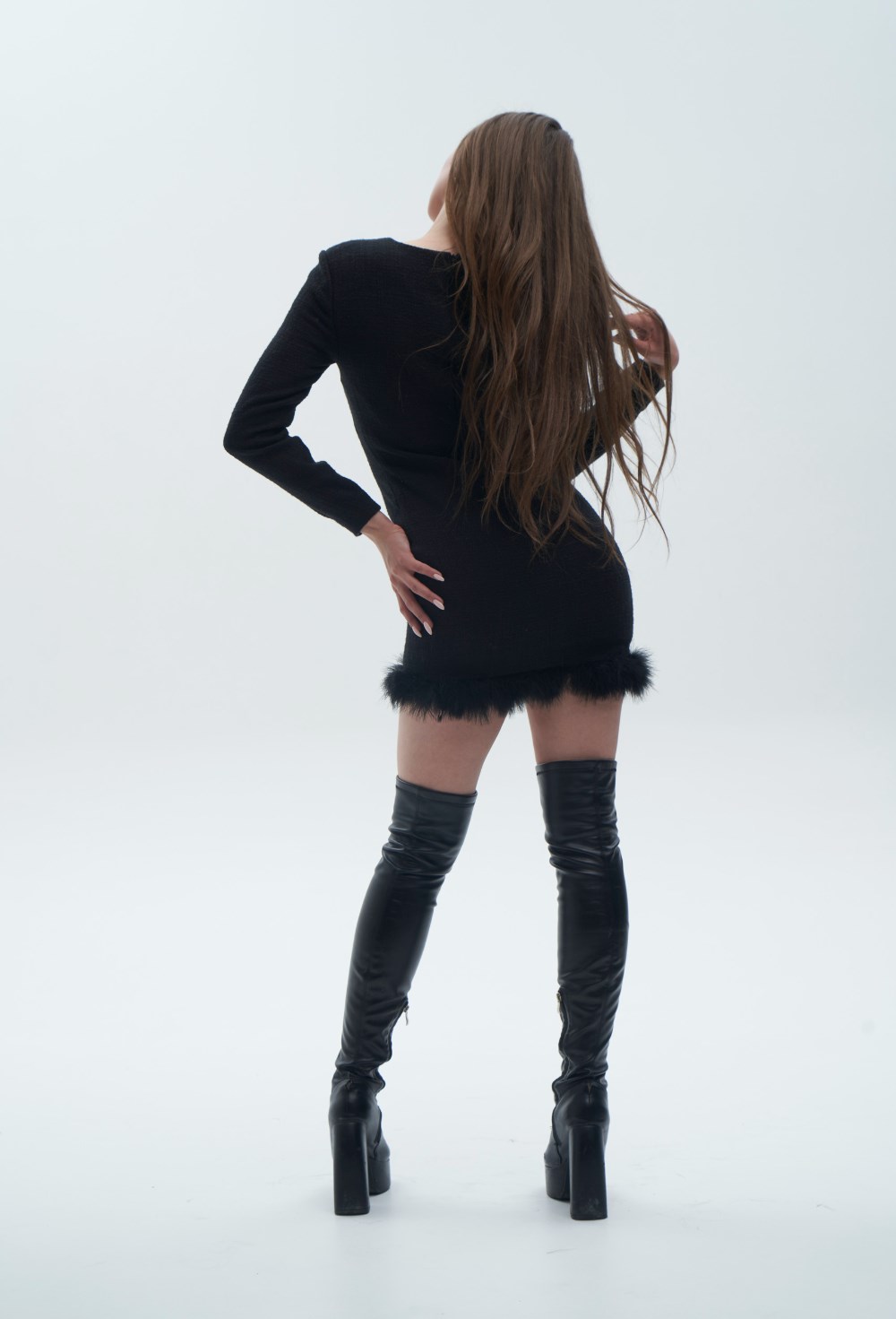 Платье из твида со съемными перьями - фото 118621