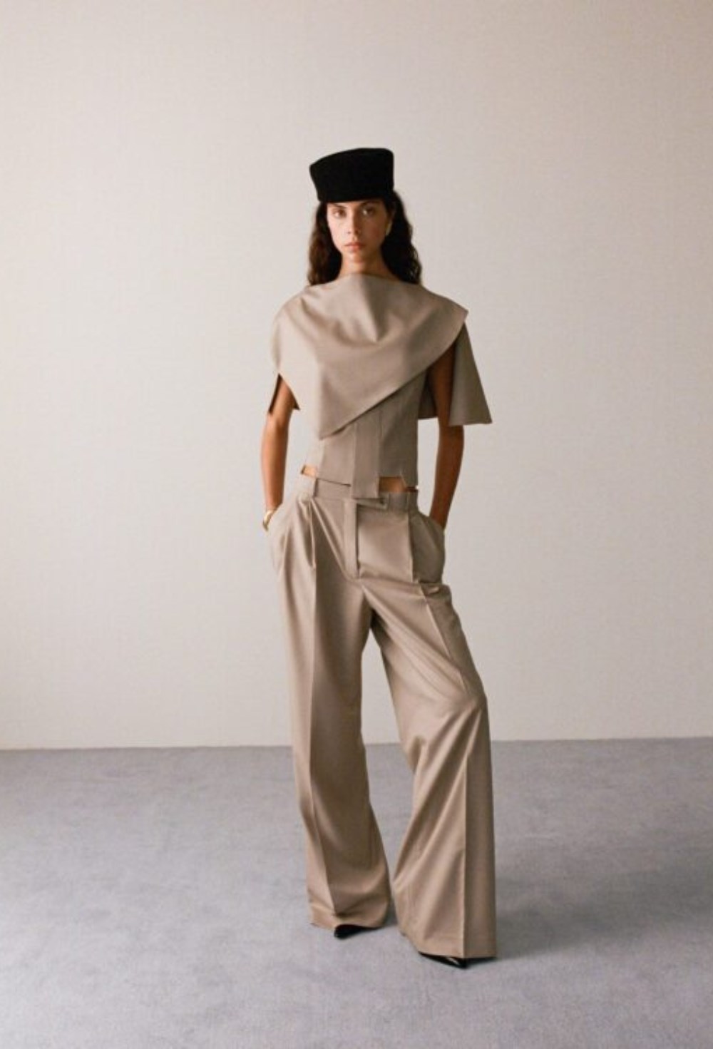 Асимметричный драпированный топ - фото 119701