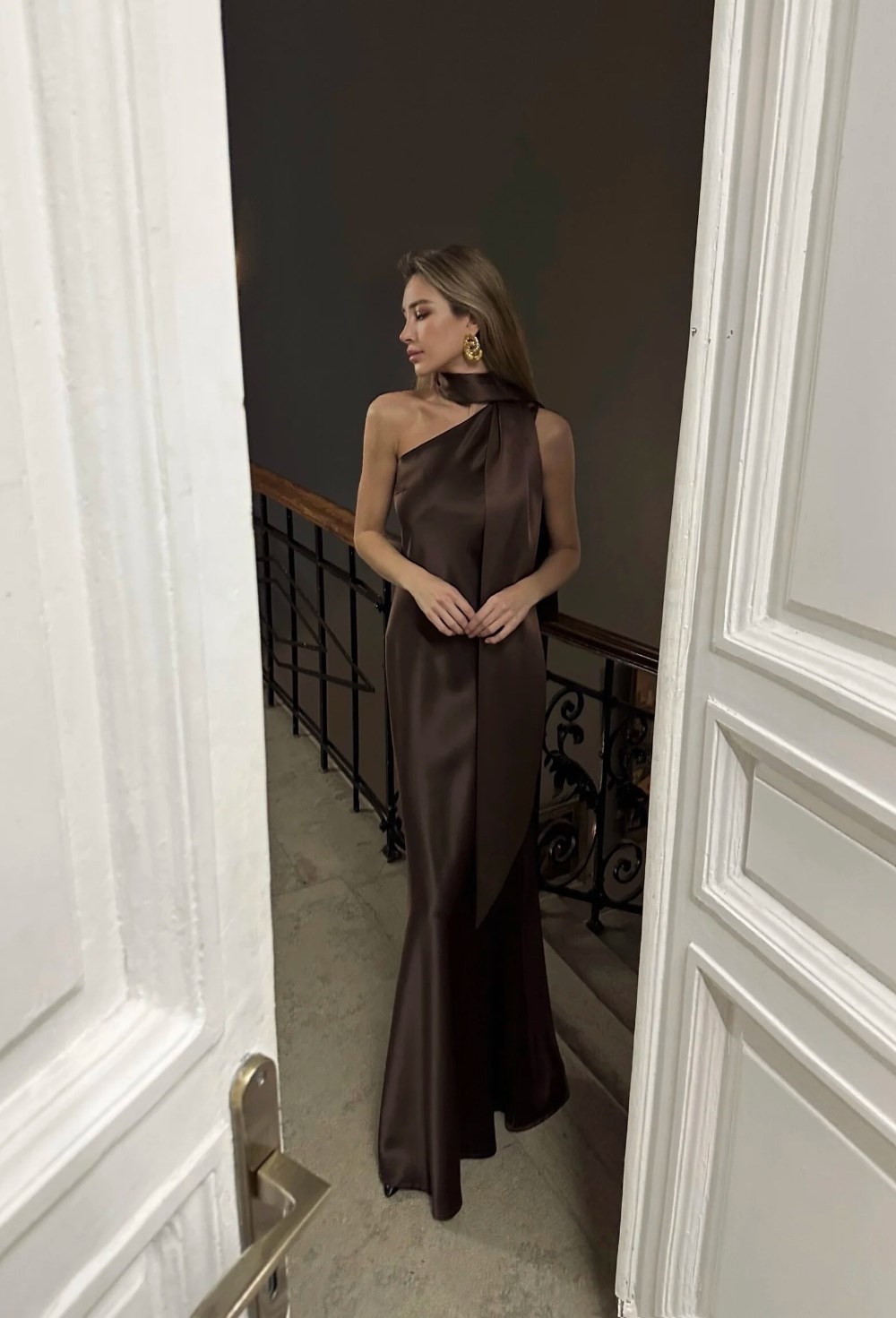 Платье из атласа с шалью - фото 120067