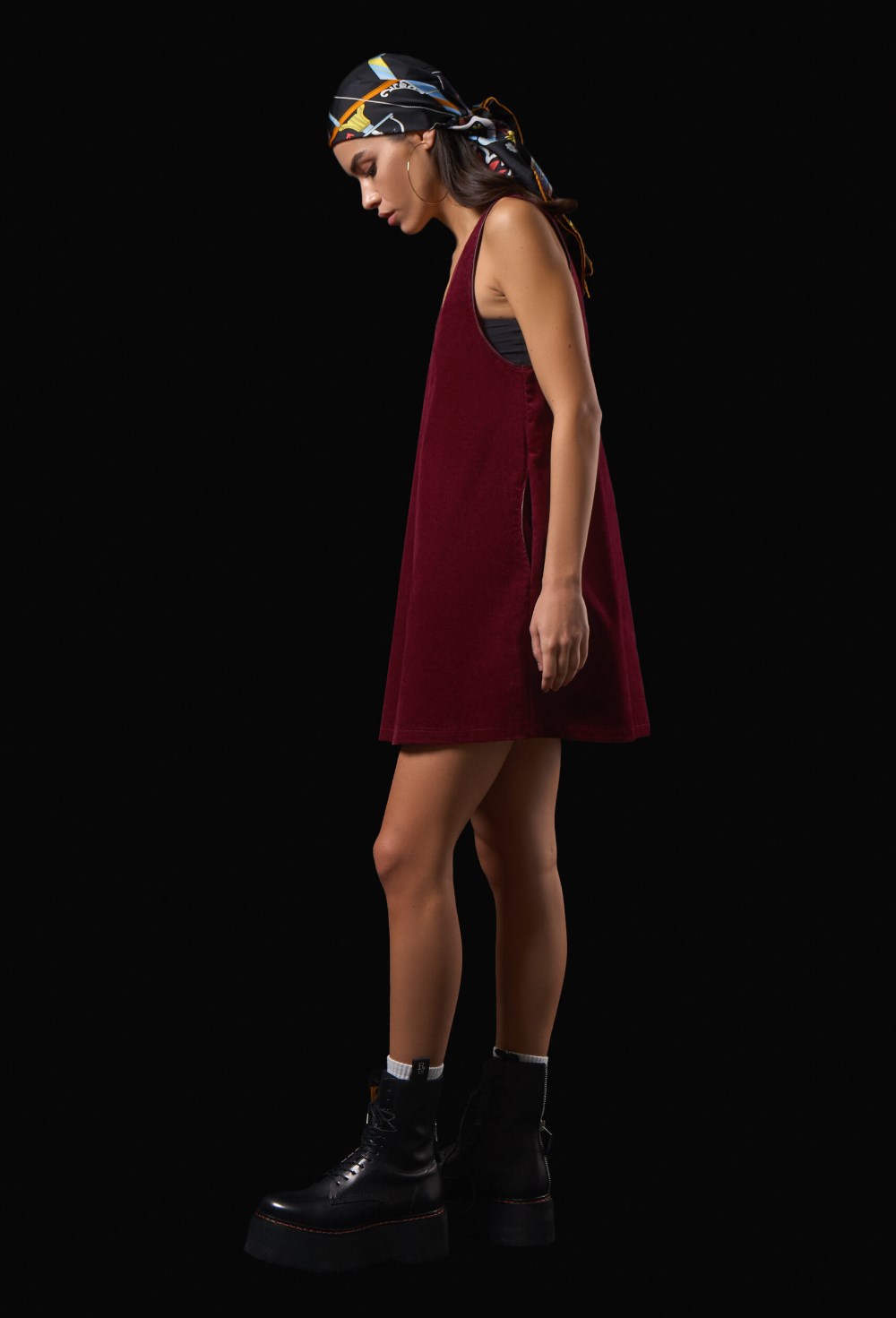 Бордовое платье-сарафан из вельвета - фото 120427