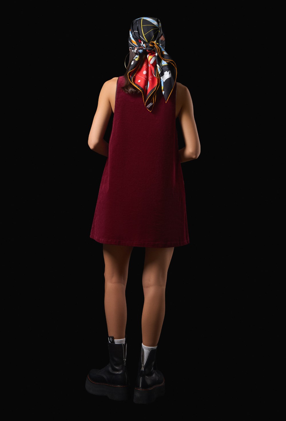 Бордовое платье-сарафан из вельвета - фото 120428