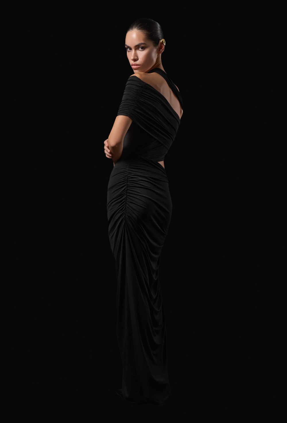 Драпированное платье со съемными брошами - фото 120478