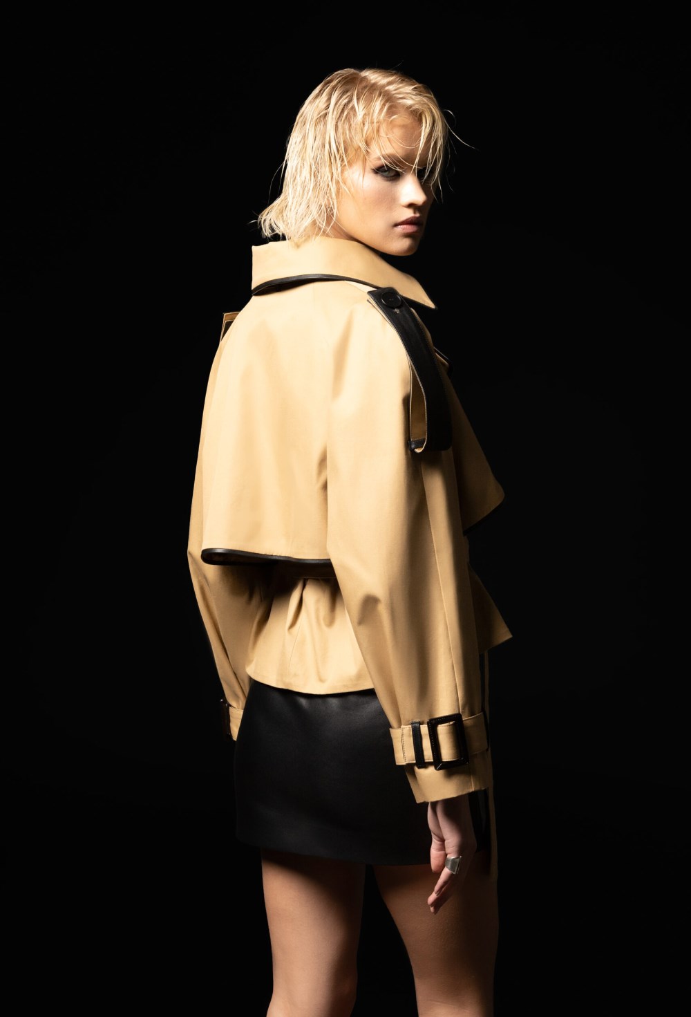 Тренч-трансформер с кожаной окантовкой - фото 120536