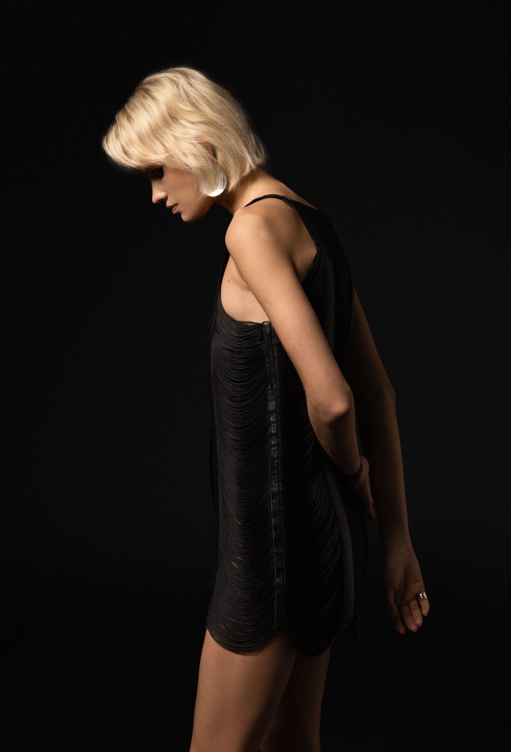 Платье-туника мини из бахромы и натуральной кожи - фото 120552