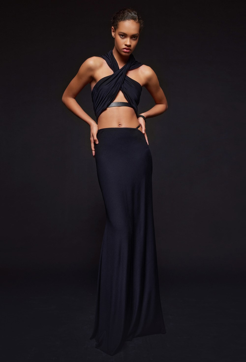 Черная трикотажная юбка макси - фото 120607