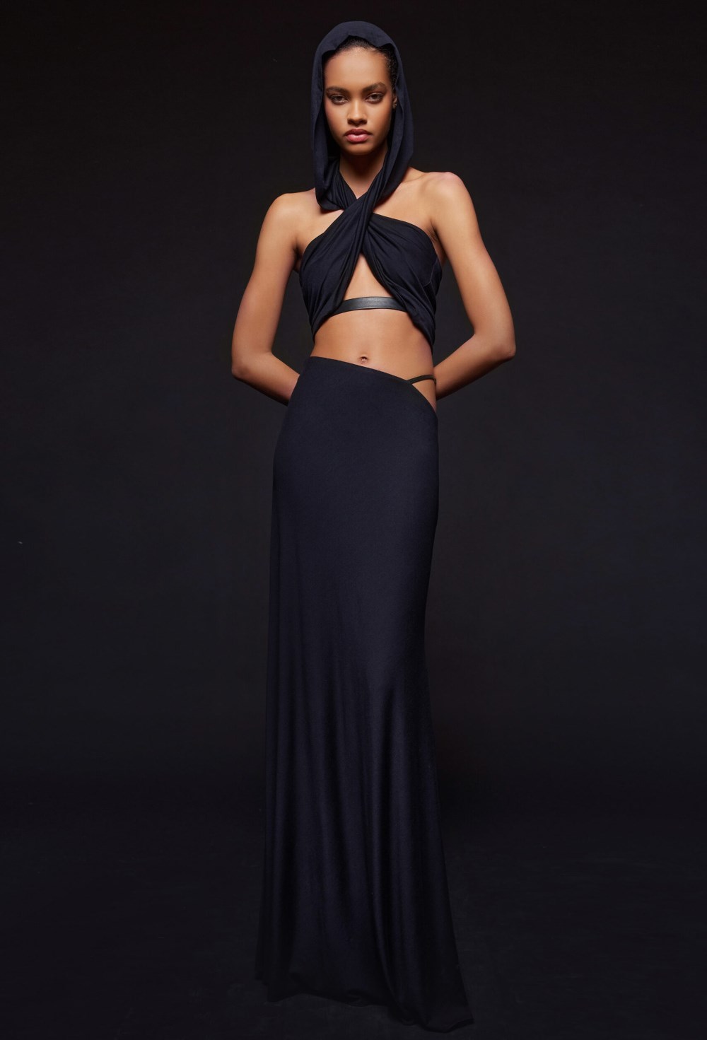 Черная трикотажная юбка макси - фото 120609