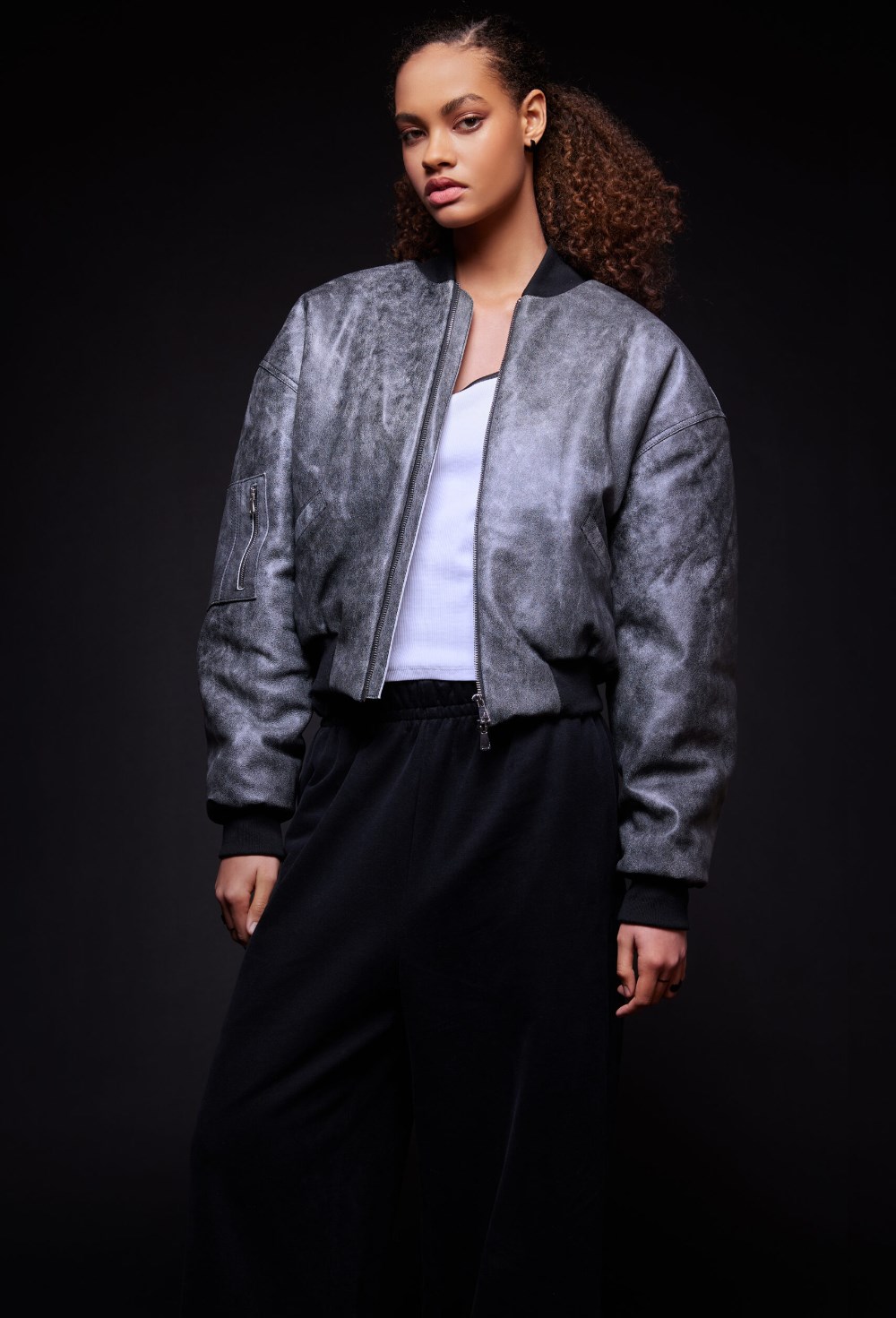 Кожаный бомбер с винтажным эффектом - фото 120648