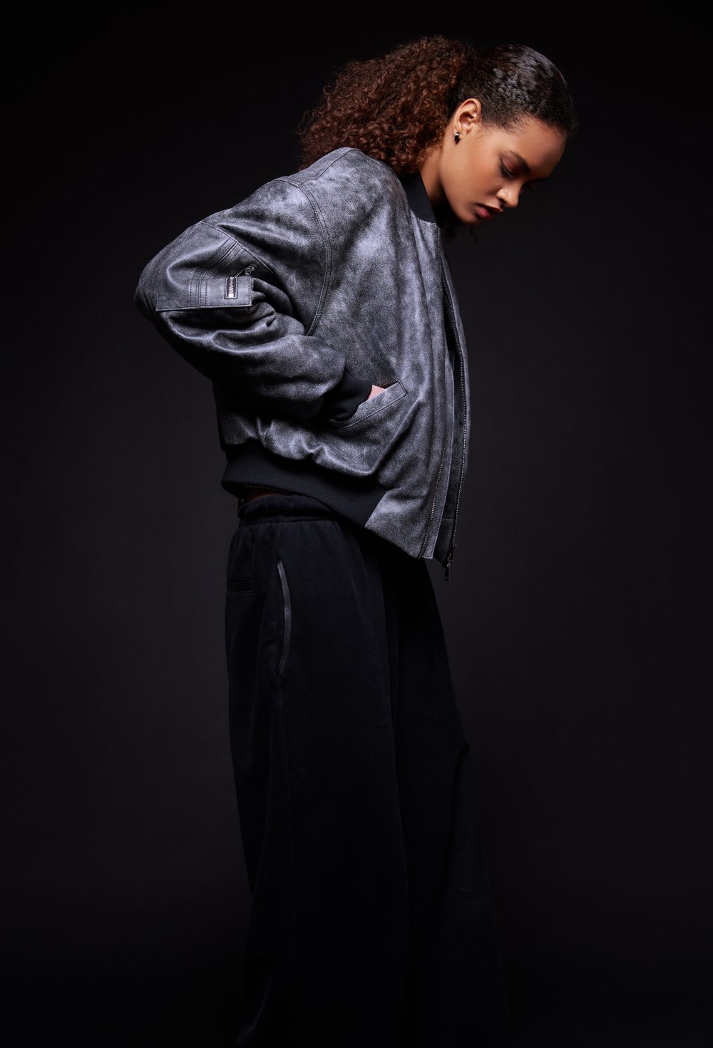 Кожаный бомбер с винтажным эффектом - фото 120649