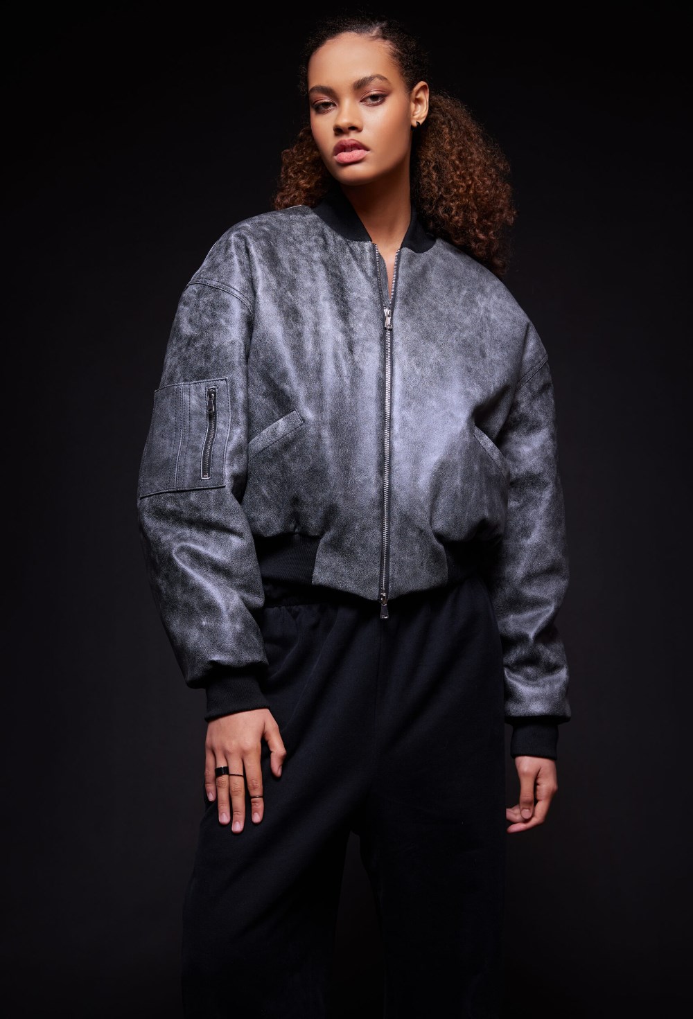 Кожаный бомбер с винтажным эффектом - фото 120650