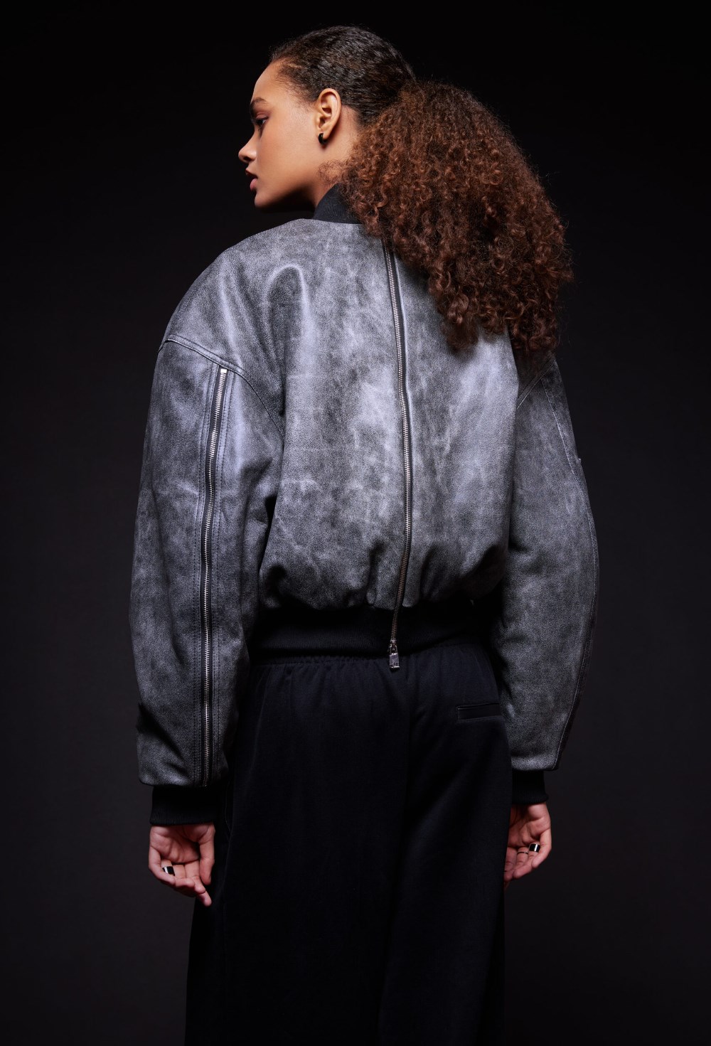 Кожаный бомбер с винтажным эффектом - фото 120651