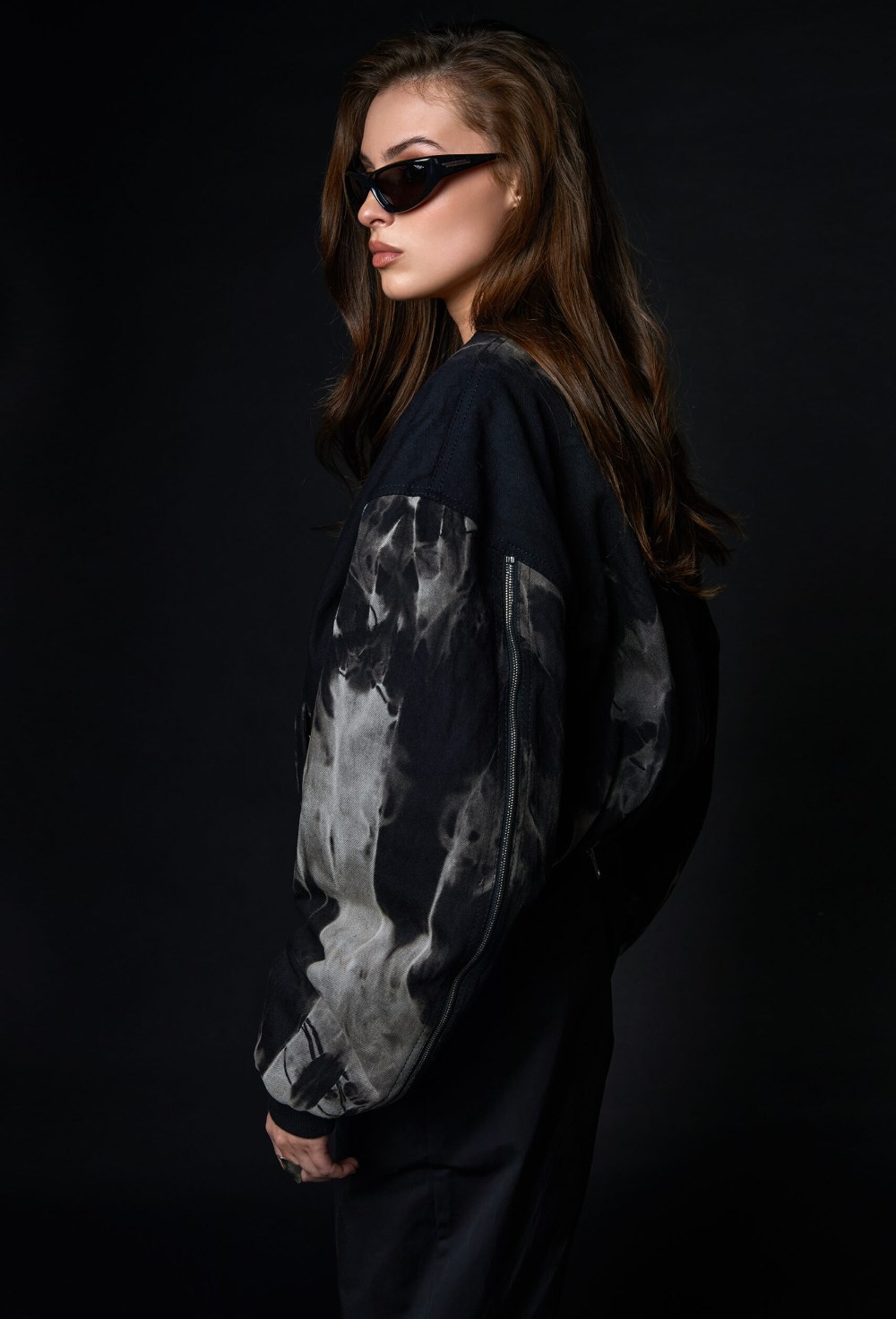 Черно-серый бомбер из вареного денима - фото 120772