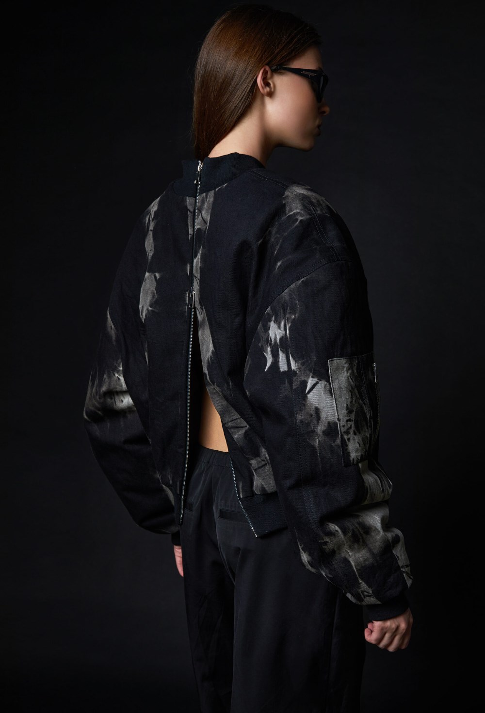 Черно-серый бомбер из вареного денима - фото 120773