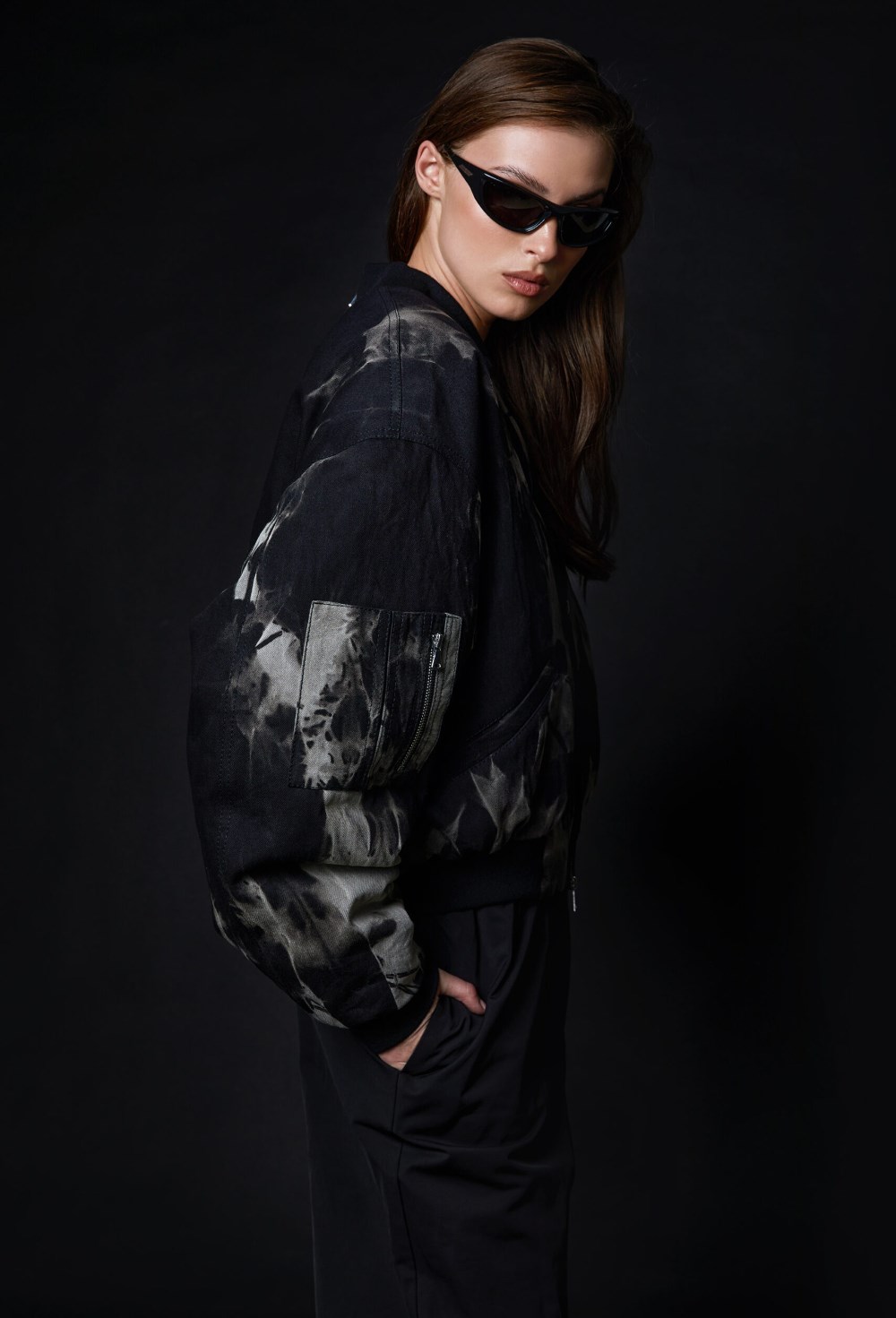 Черно-серый бомбер из вареного денима - фото 120774