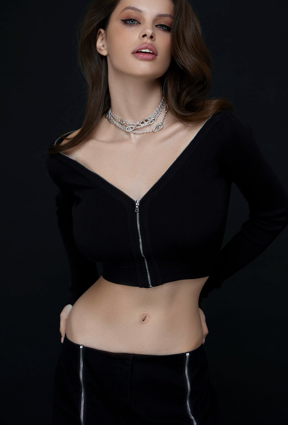 Черный трикотажный топ с молнией - фото 120844
