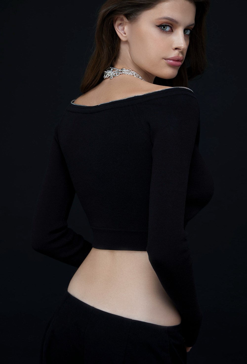 Черный трикотажный топ с молнией - фото 120845