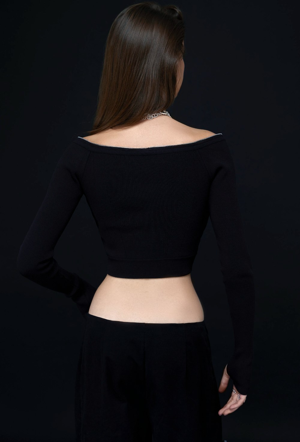 Черный трикотажный топ с молнией - фото 120846