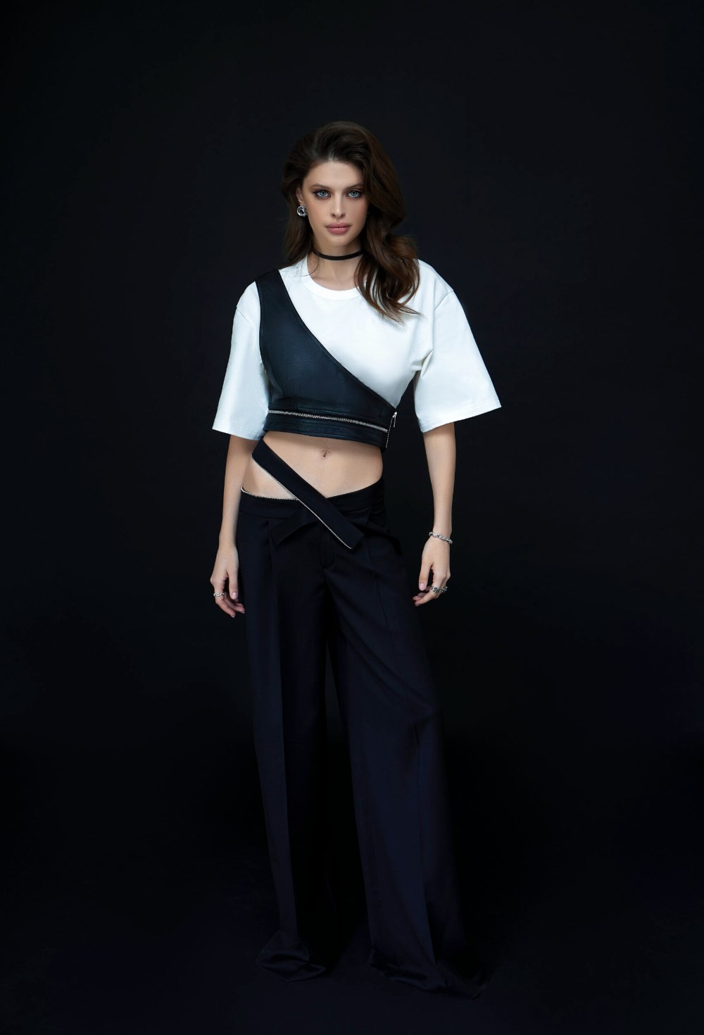 Классические брюки асимметричного кроя - фото 120853