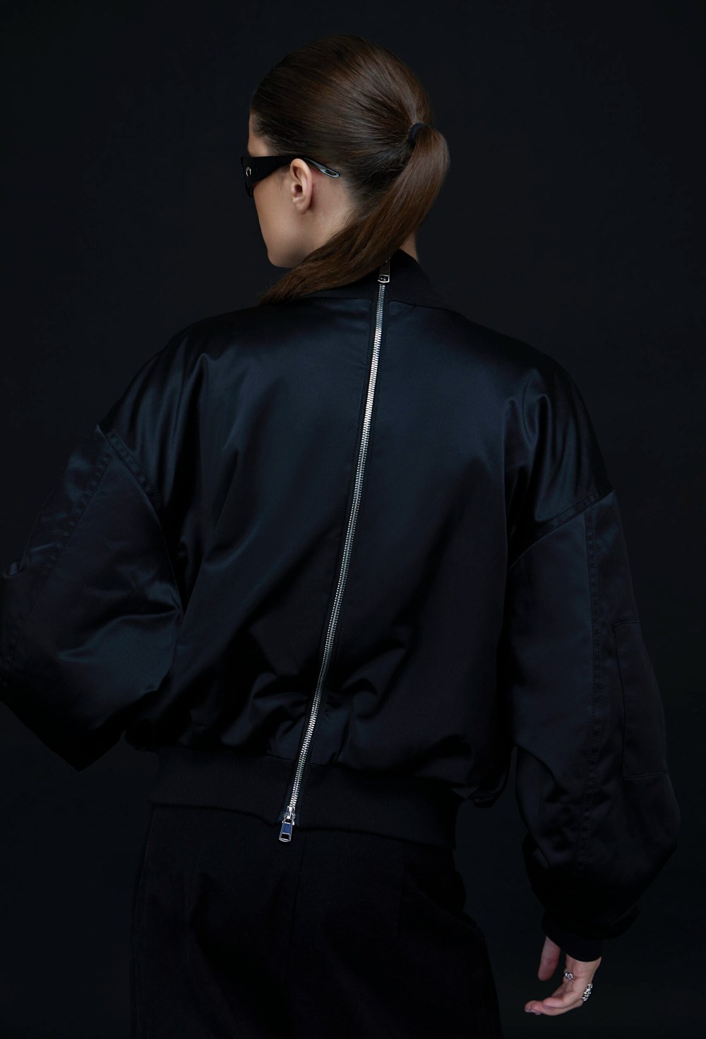 Атласный бомбер - фото 120858