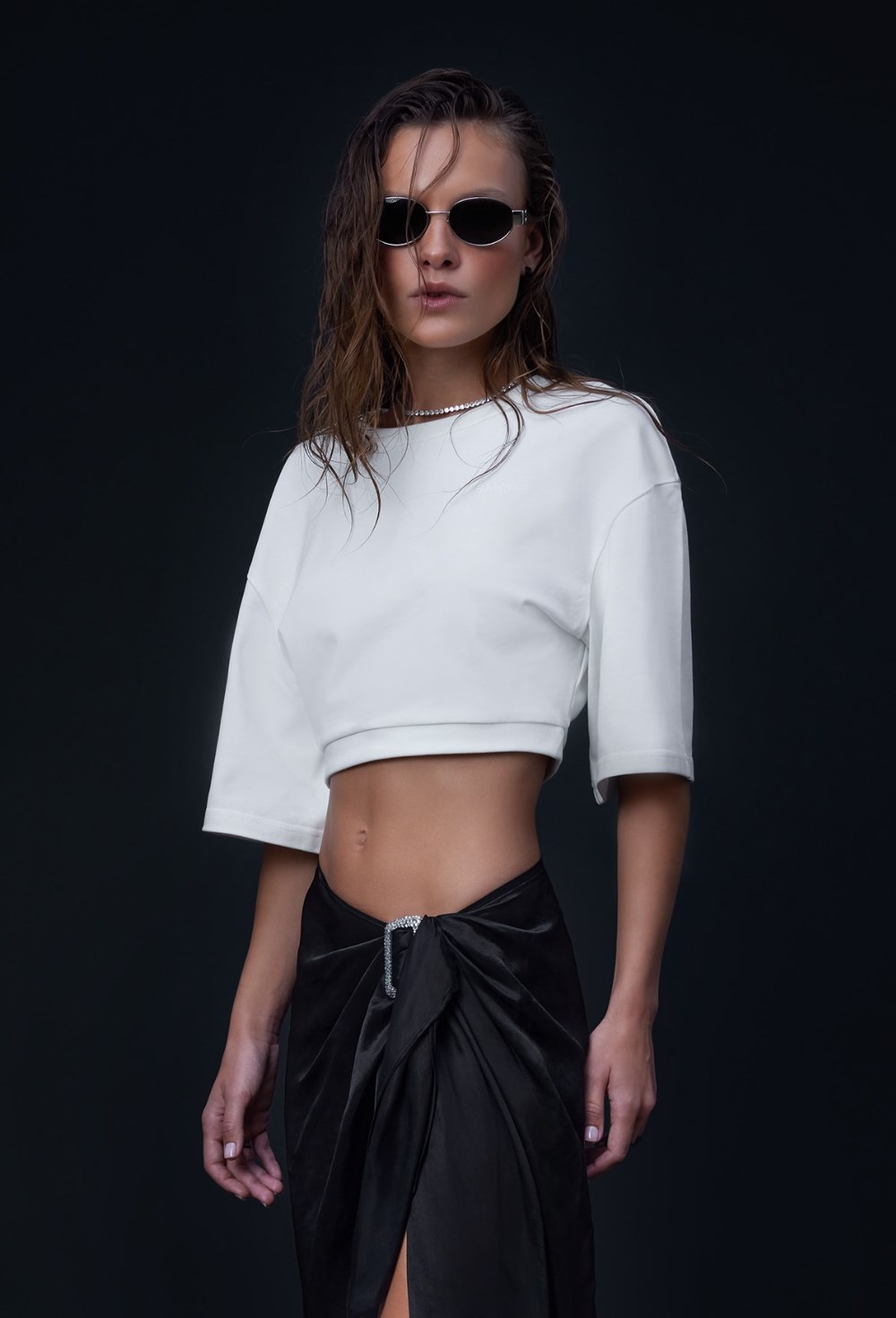 Укороченная футболка из пайеток - фото 120877