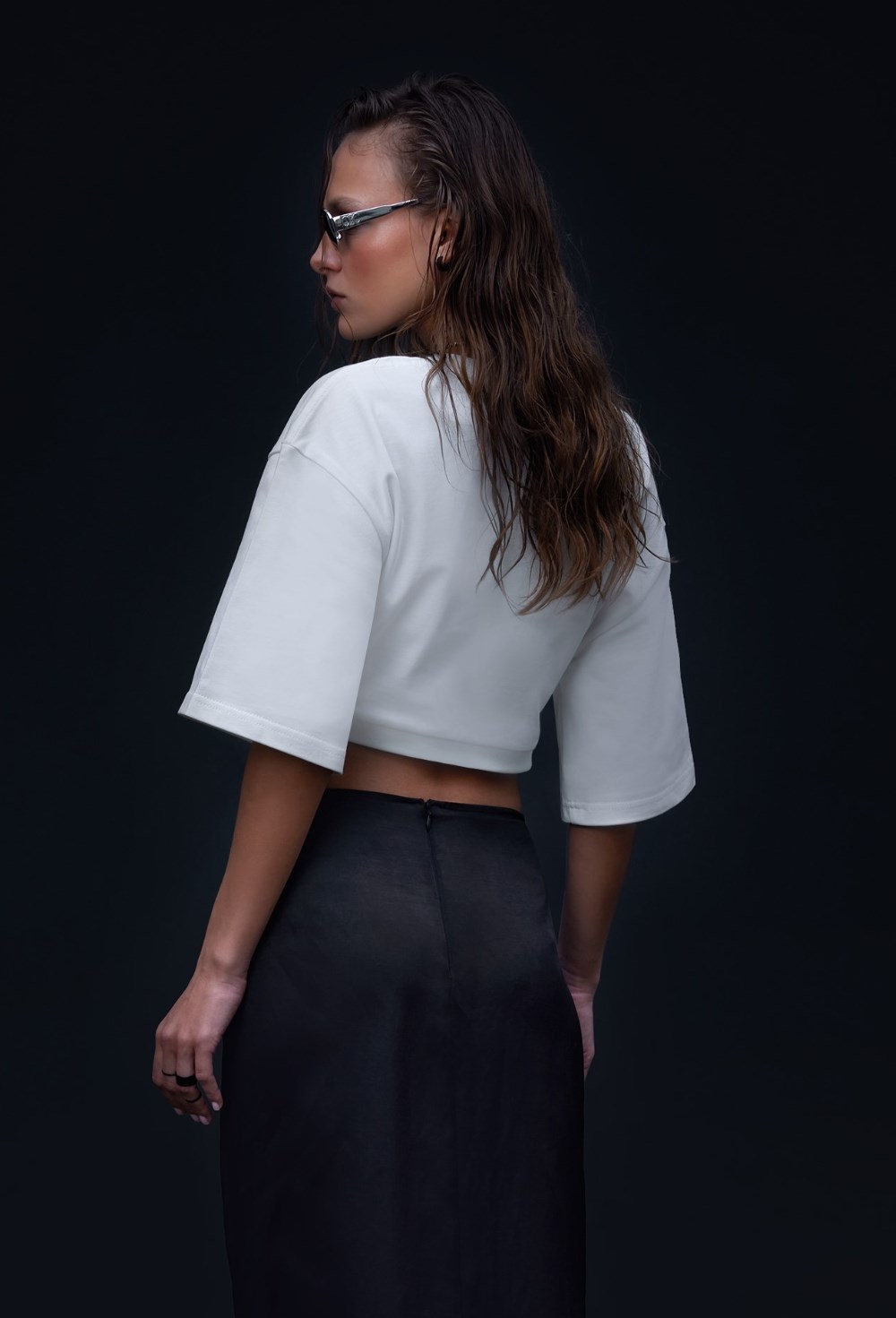 Укороченная футболка из пайеток - фото 120878