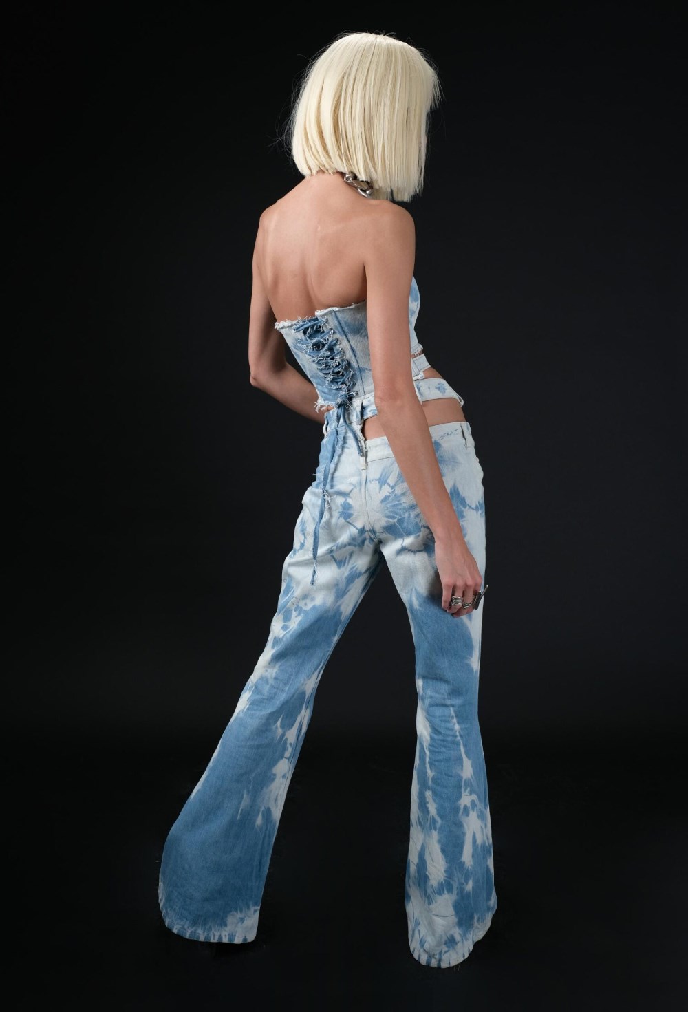 Джинсы асимметричного кроя - фото 120923