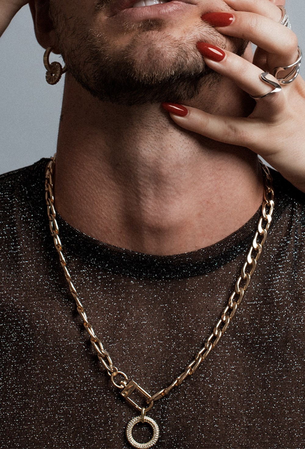 Choker made of a large chain with a circle pendant Gold - фото 122434