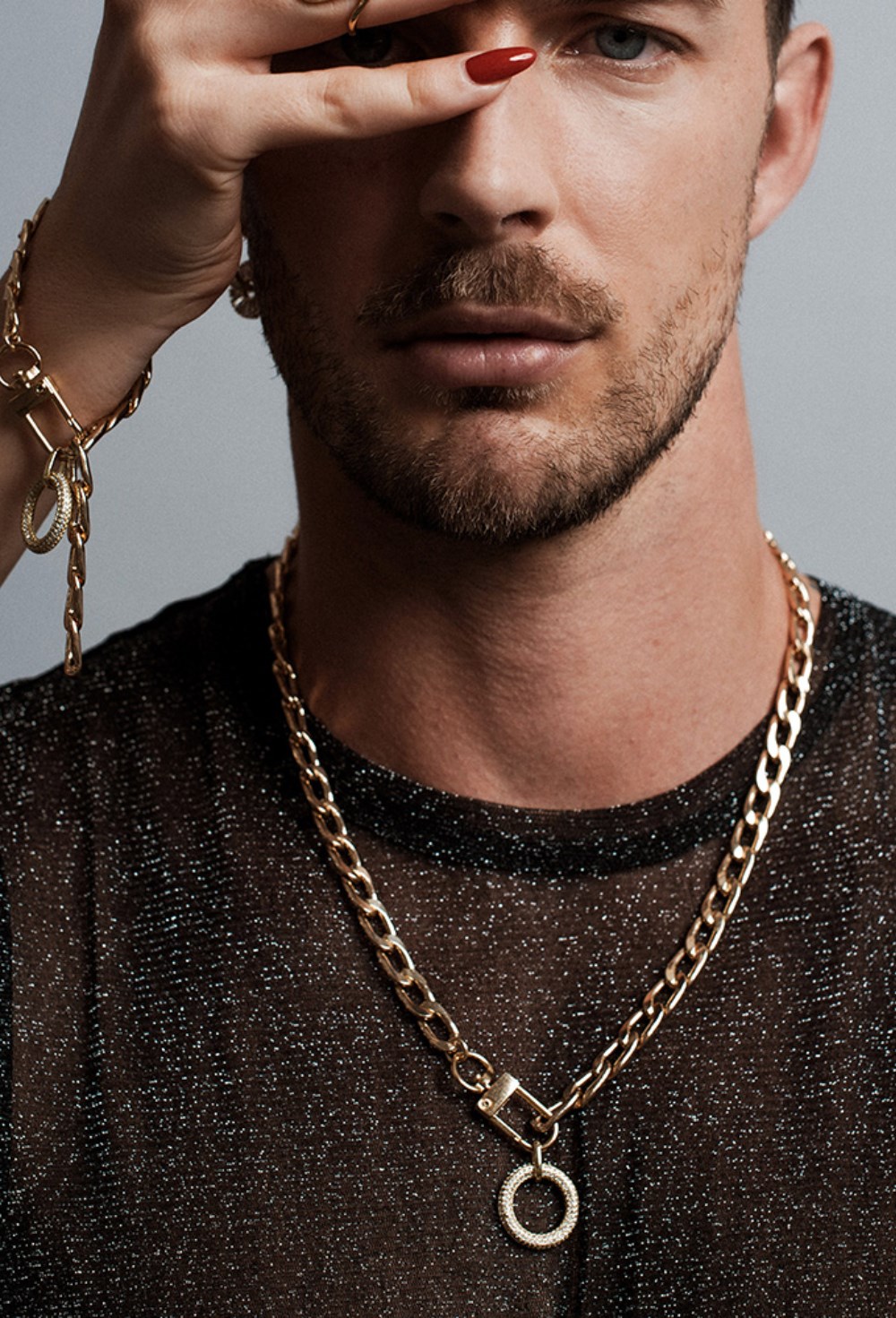 Choker made of a large chain with a circle pendant Gold - фото 122435