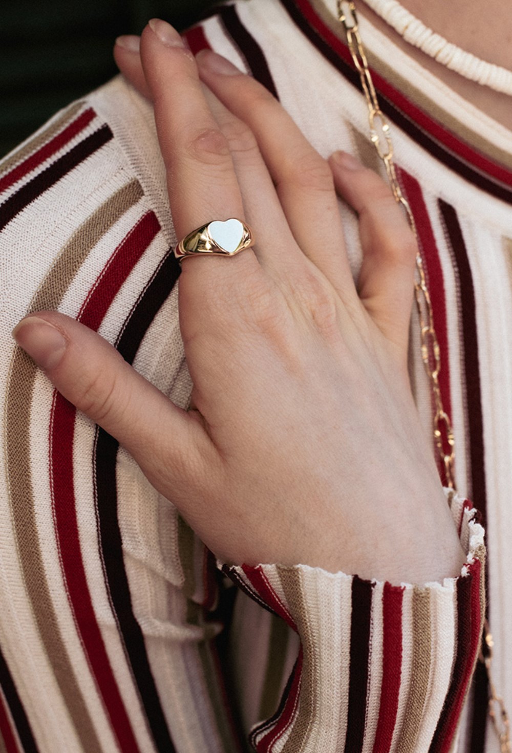 Signet ring with a heart symbol Gold - фото 122559