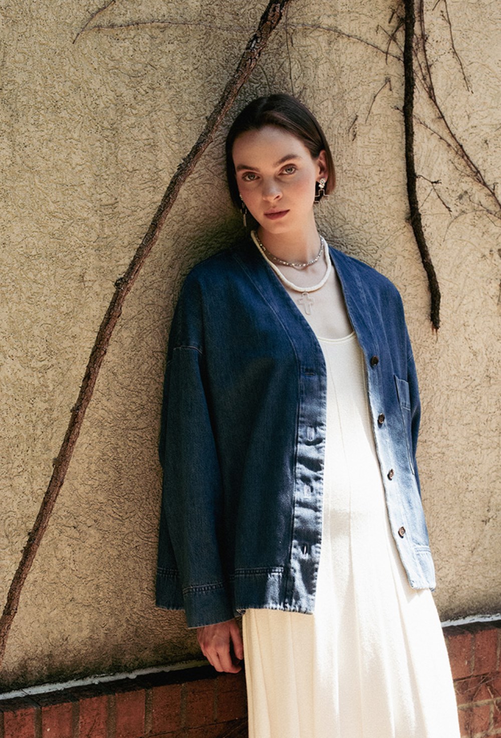 Necklace made of white shell stone - фото 122716