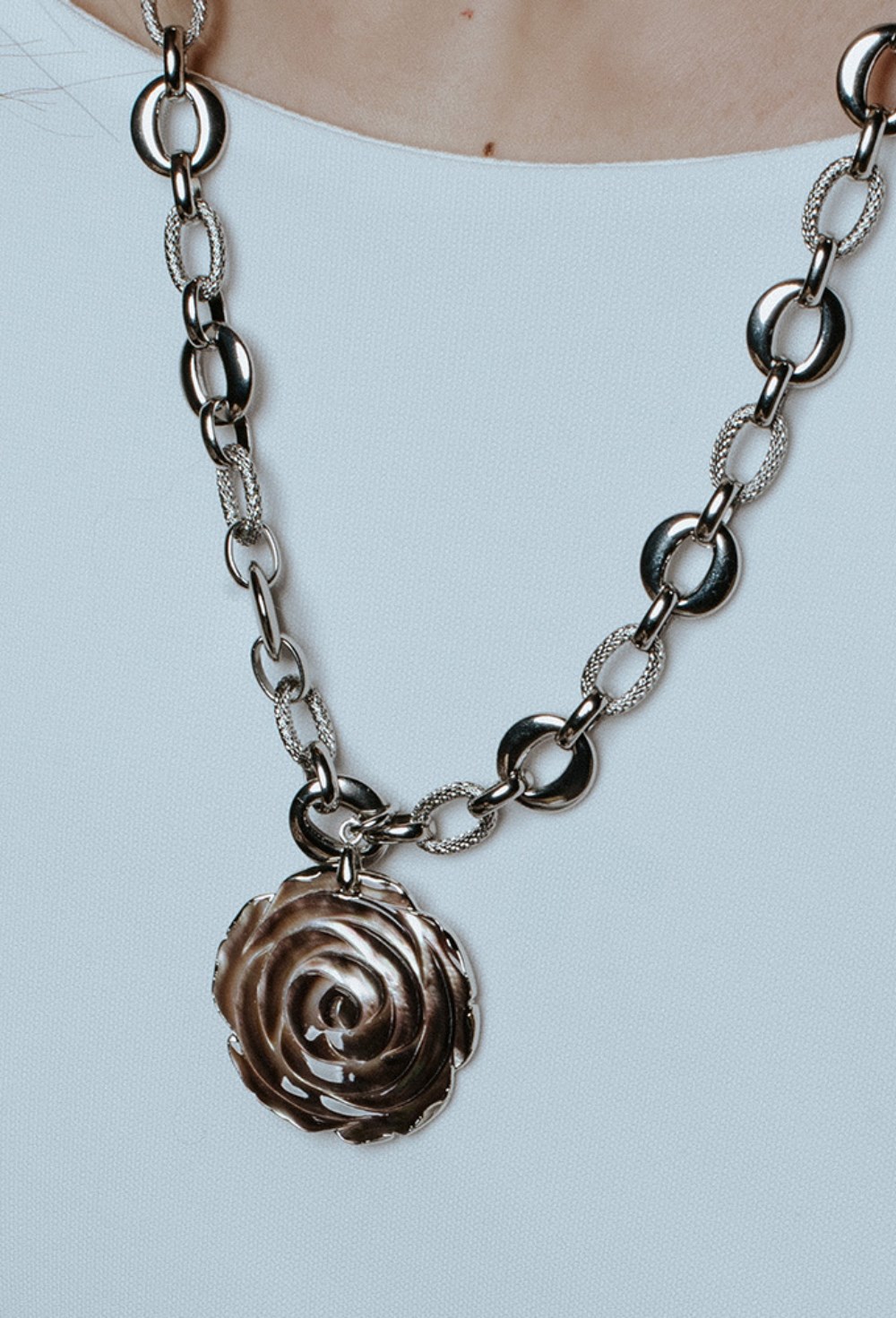 Necklace made of a combined chain and a rose - фото 122769
