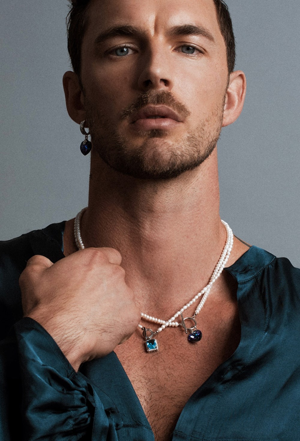 Pearl necklace with Swarovski blue heart - фото 122814