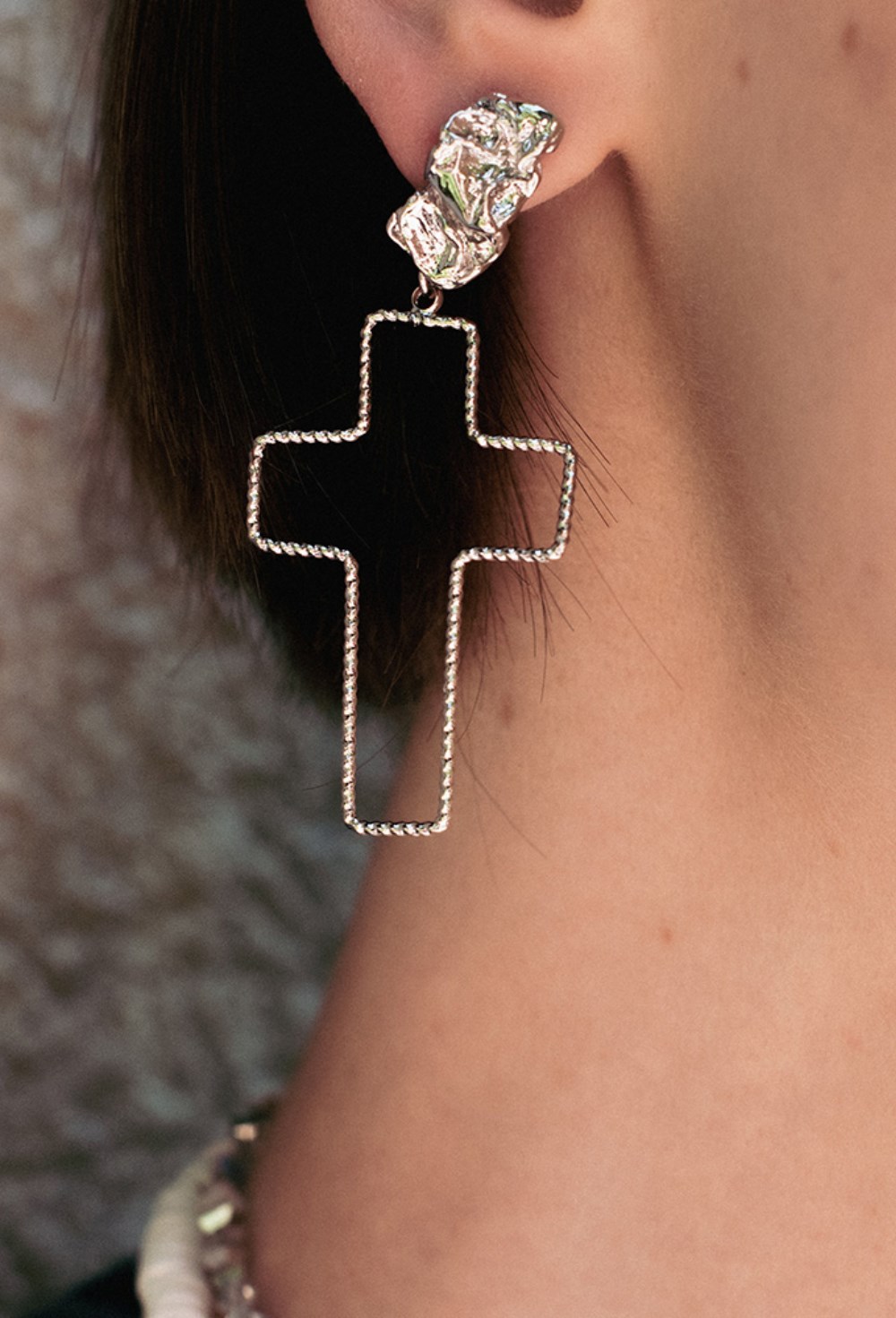 Earrings in the form of a volumetric drop - фото 123216