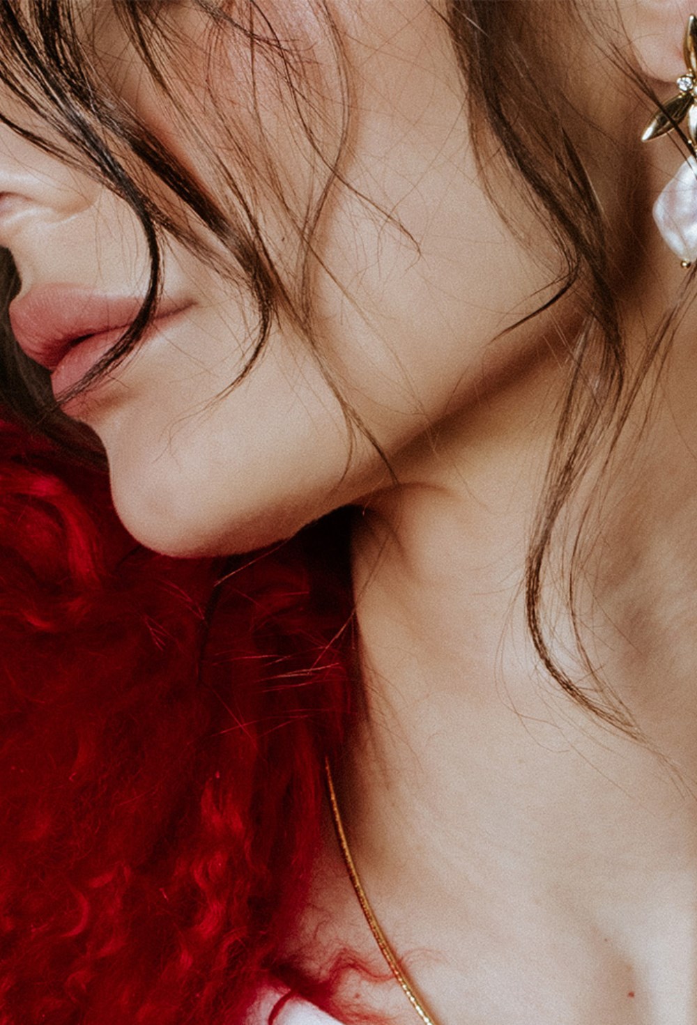 Earrings with a Crystal Heart Pendant Gold - фото 123284