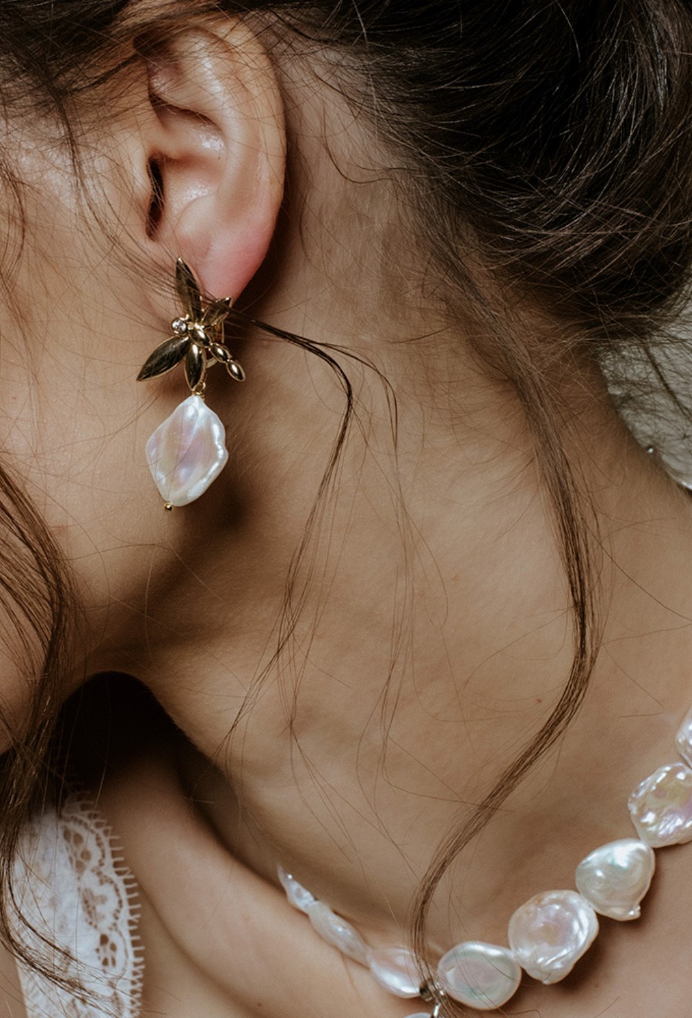 Earrings with a Crystal Heart Pendant Gold - фото 123285