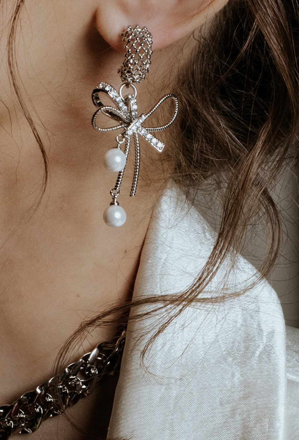 Dragonfly earrings with a metal circle Rhodium - фото 123289