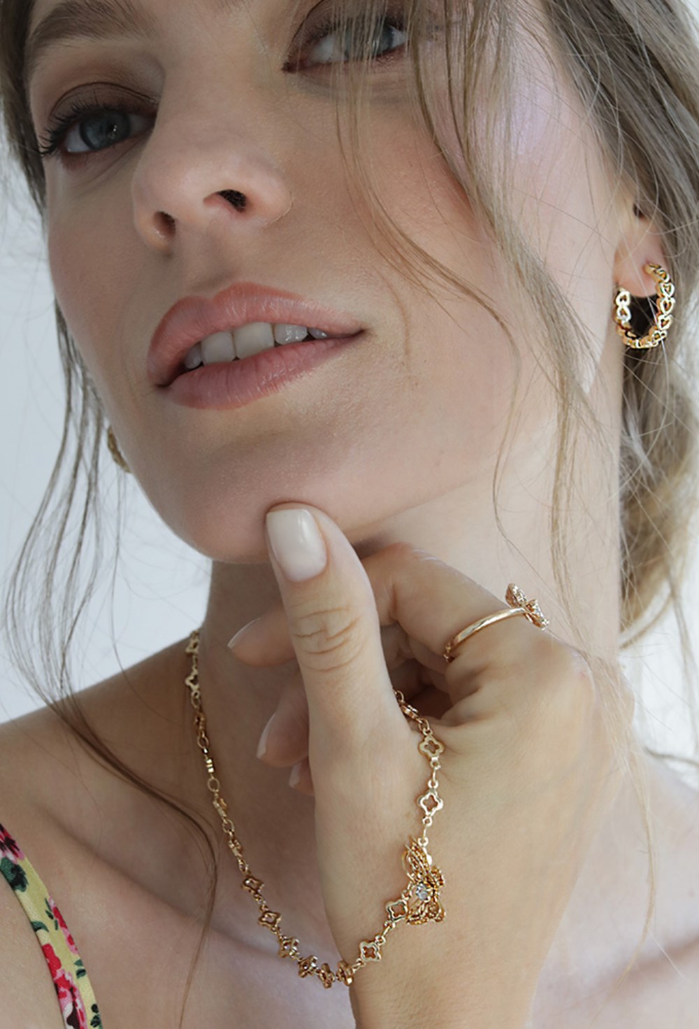 Mini Hearts Hoops Earrings Gold - фото 123396