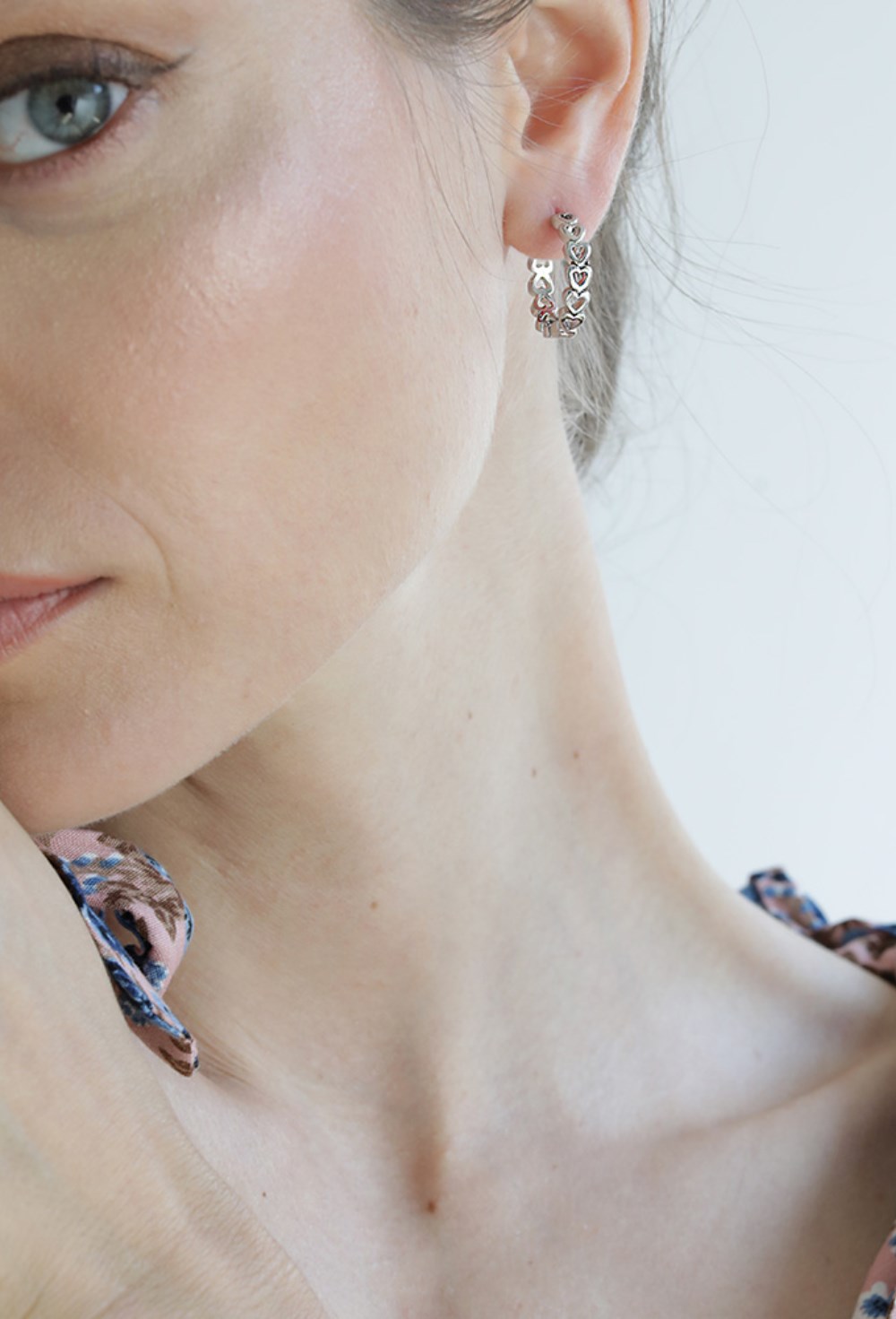 Mini Hearts Hoops Earrings Silver - фото 123398