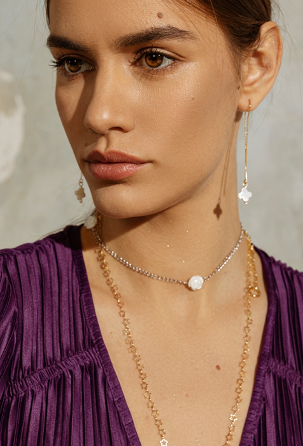 Lucky Clover Gold Mother of Pearl Earrings - фото 123459